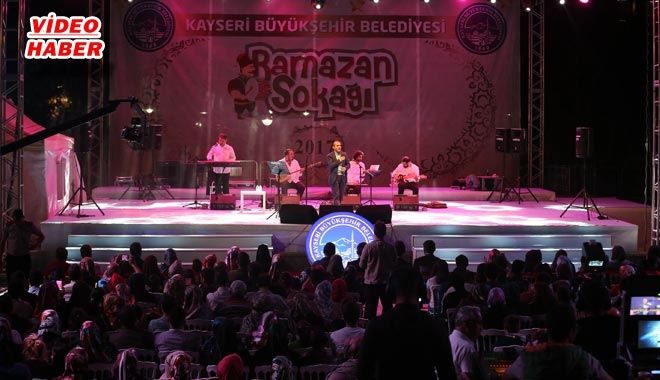 Ramazan Sokağı Etkinliklerine Sanatçı Ömer Karaoğlu Katıldı