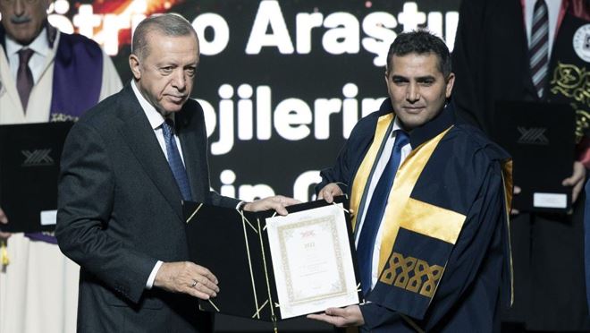 Cumhurbaşkanı Recep Tayyip Erdoğan’dan ERÜ’ye ödül