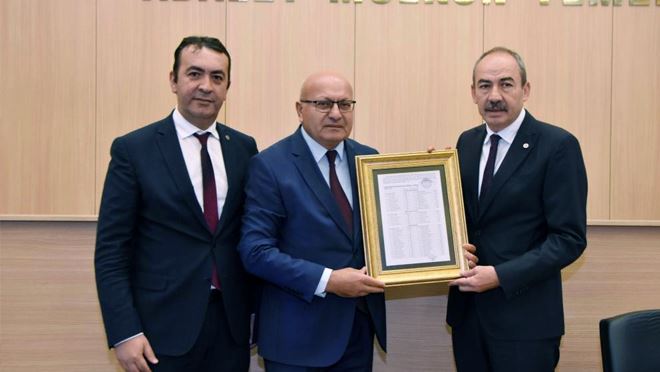 KTO Başkanı Ömer Gülsoy mazbatasını aldı