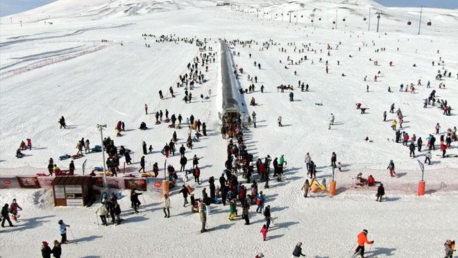 Kayakseverler hafta sonu soluğu Erciyes