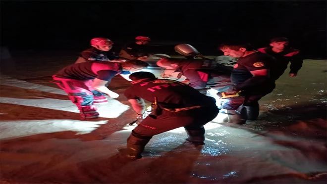 Büyükşehir ekipleri Karadeniz’de yaraları sarıyor