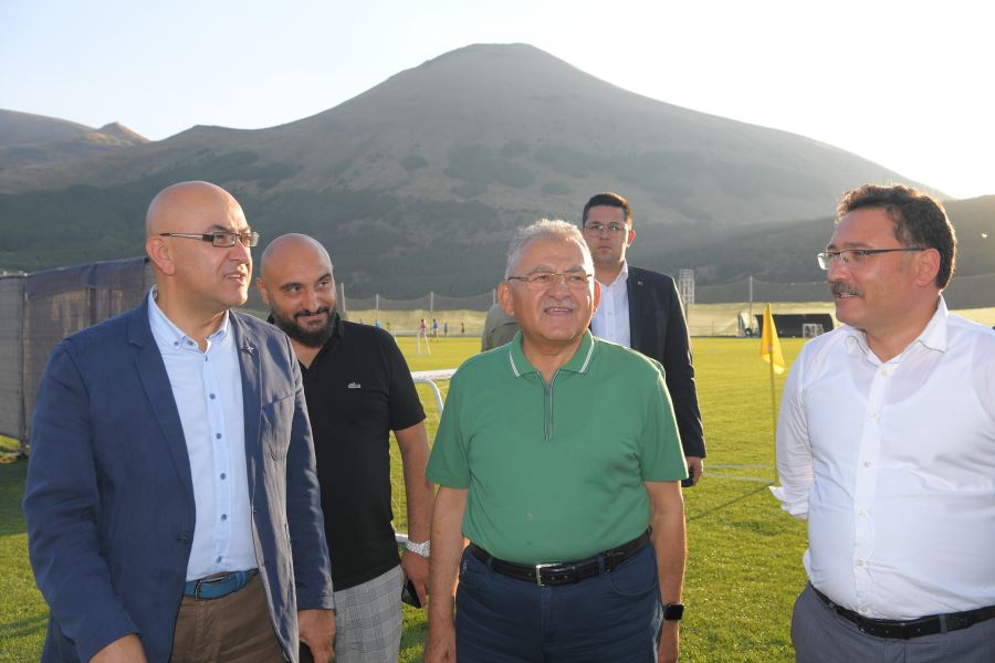  Başkan Büyükkılıç ve Vali Çiçek’ten Erciyes’te turizm zirvesi