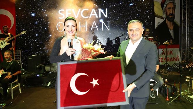 38. Aşık Seyrani Kültür Ve Sanat Festivalinin 2. gününde Sevcan Orhan rüzgarı esti