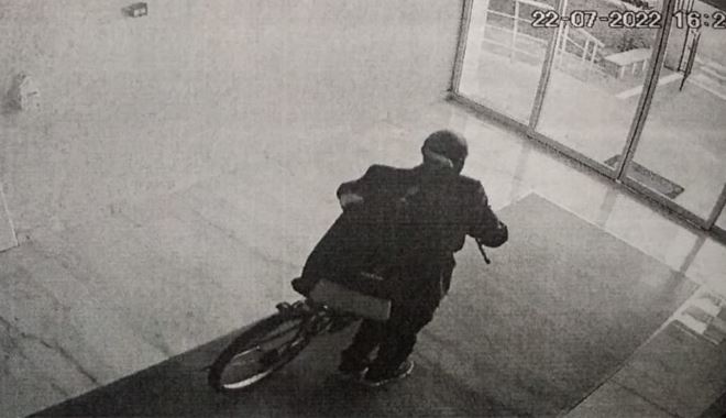 Bastonlu hırsız güvenlik kameralarına yakalandı