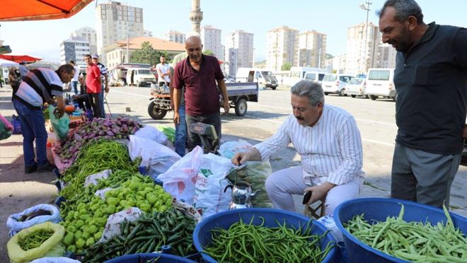 Başkan Palancıoğlu organik köy pazarını gezdi