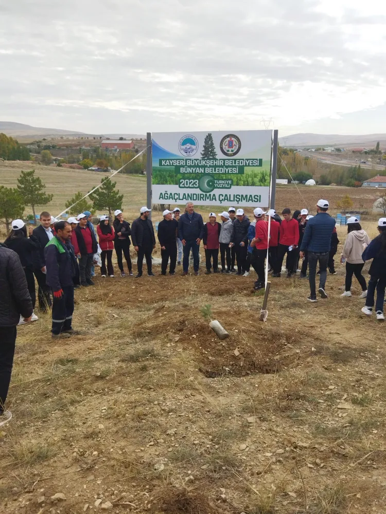 Büyükşehir, Bünyan’da öğrencilerle bin adet ağaç dikti