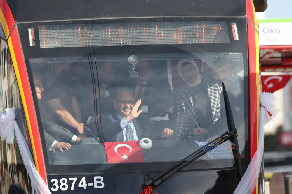 Talas Mevlana-Cumhuriyet Meydanı tramvay hattı, Bakan Özhaseki’nin sürüşü ile hizmete başladı