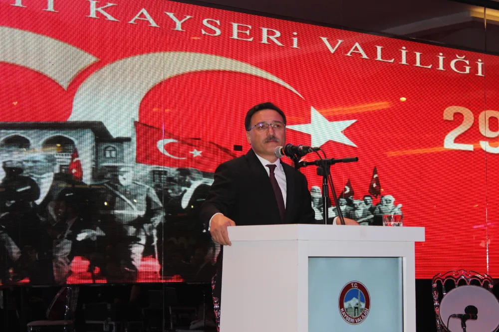 Vali Çiçek: “Türkiye’nin yeni yüzyılına adım attığımız bugün her zamankinden daha çok çalışmalıyız”