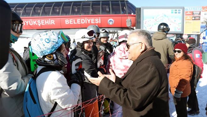 Başkan Büyükkılıç: “Türkiye’nin her yerinden Erciyes’e geliyorlar”