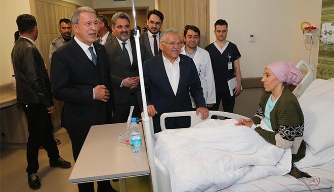 Bakan Akar İle Başkan Büyükkılıç’tan Hastanede Bayram Ziyareti
