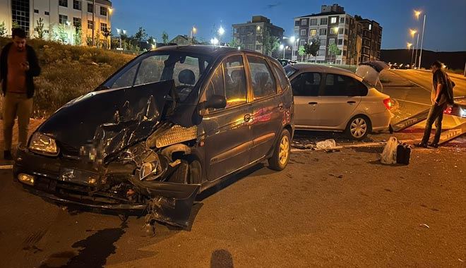   Erkilet’te iki otomobil çarpıştı: 7 yaralı