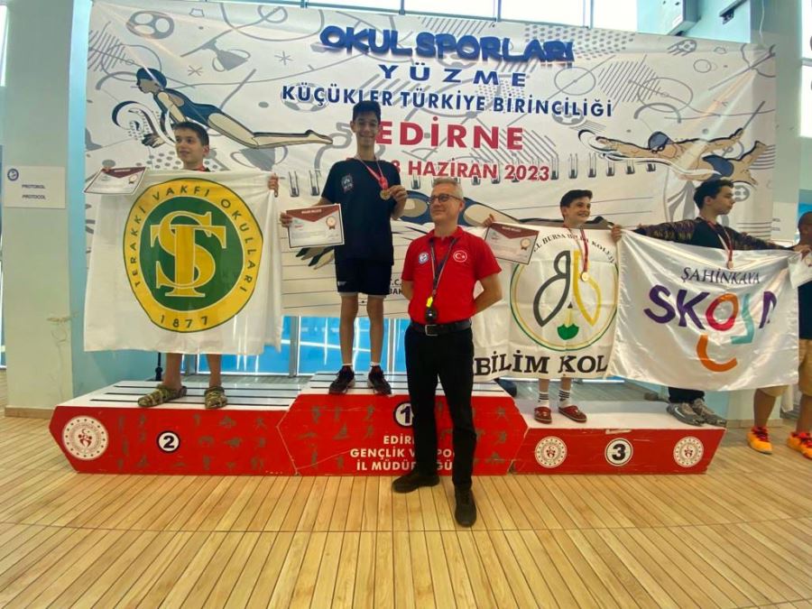 Küçük yüzücü kaan türkiye şampiyonu