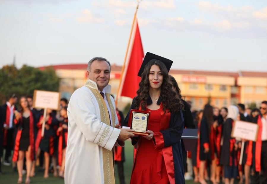 ERÜ Spor Bilimleri Fakültesi’nde mezuniyet heyecanı