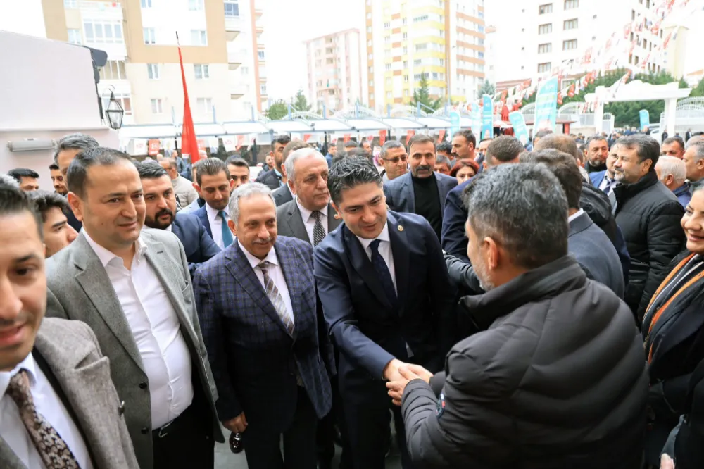 MHP’li Özdemir: “Mustafa başkan, Türkiye’ye mal olmuş kıymetli bir isim”