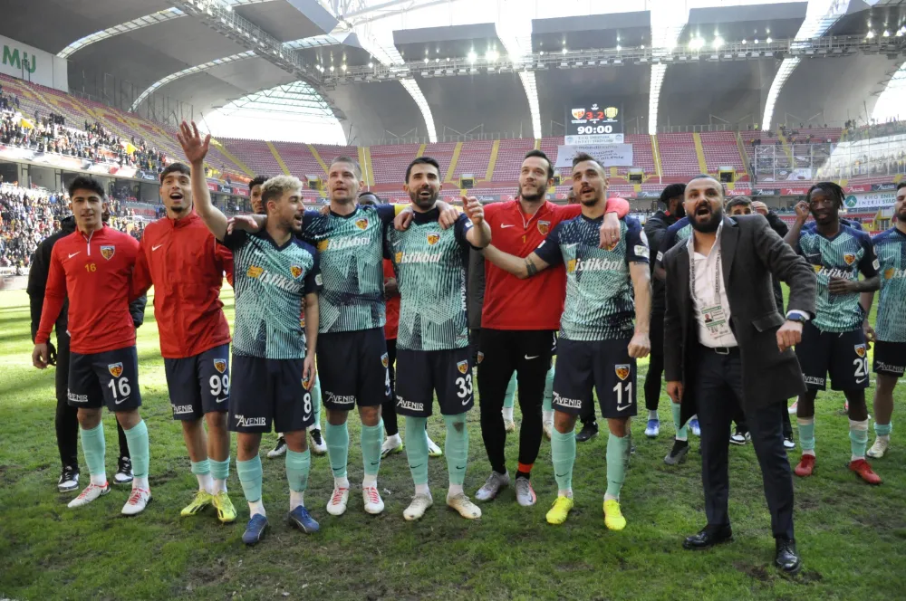 Kayserispor - Ankaragücü maçını 7 bin 200 taraftar izledi