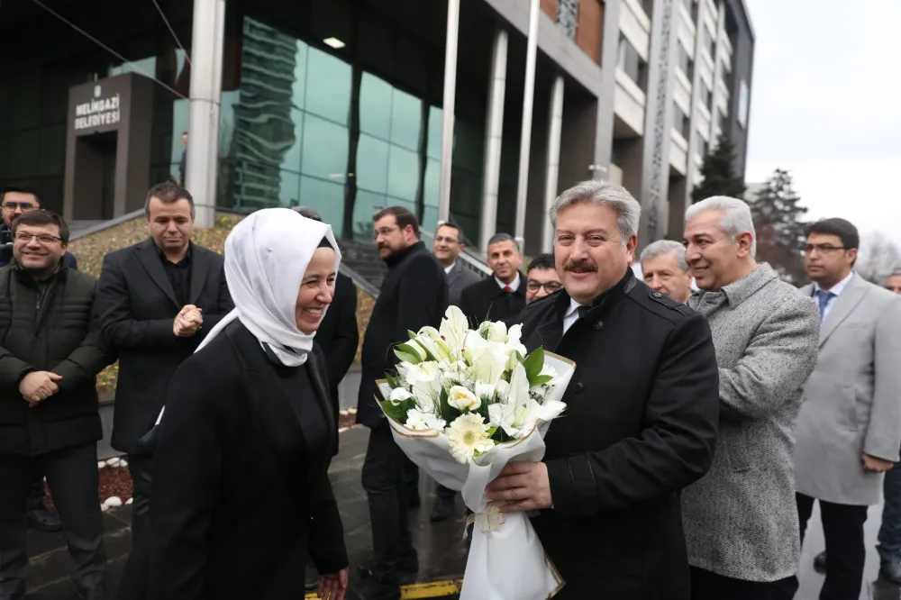 Başkan Palancıoğlu’na personelinden tebrik
