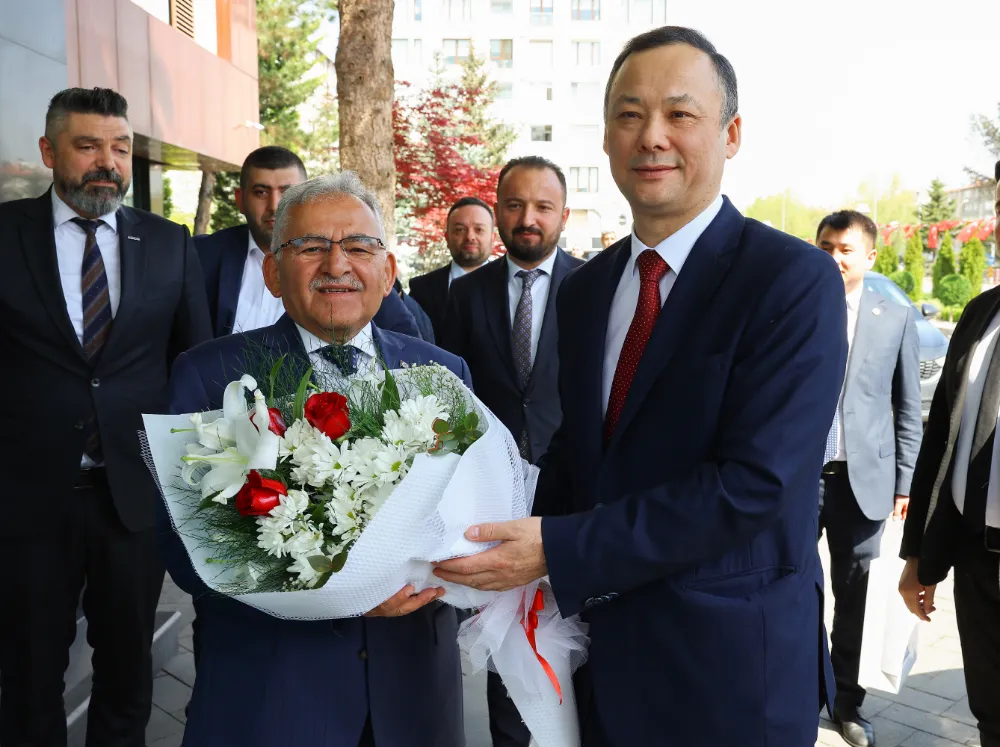 Kazakbaev’den Başkan Büyükkılıç’a ziyaret