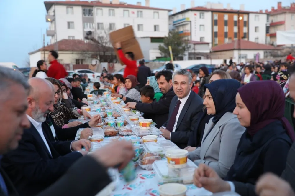 Başkan Çolakbayrakdar, “Hemşehrilerimizle Ramazan’ın güzelliklerini paylaşıyoruz”