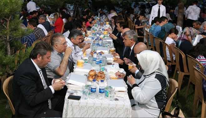 Yetim ve Öksüzler İftarda Buluştu