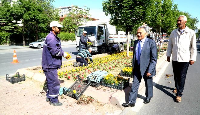 MELİKGAZİ ÇİÇEK AÇTI