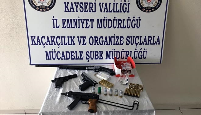 ŞÜPHE ÜZERİNE ARAMA YAPILAN ARAÇTA