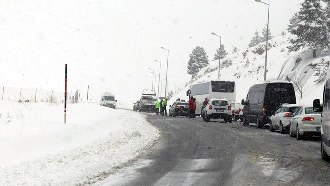 Kar gündelik hayatı sekteye uğrattı