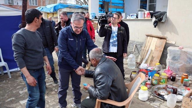 Göksun’da güç birliği ile yaralar sarılıyor