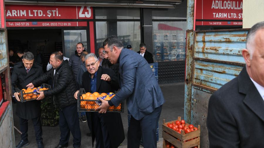 Yardım kamyonları deprem bölgesi Adıyaman’a uğurlandı 