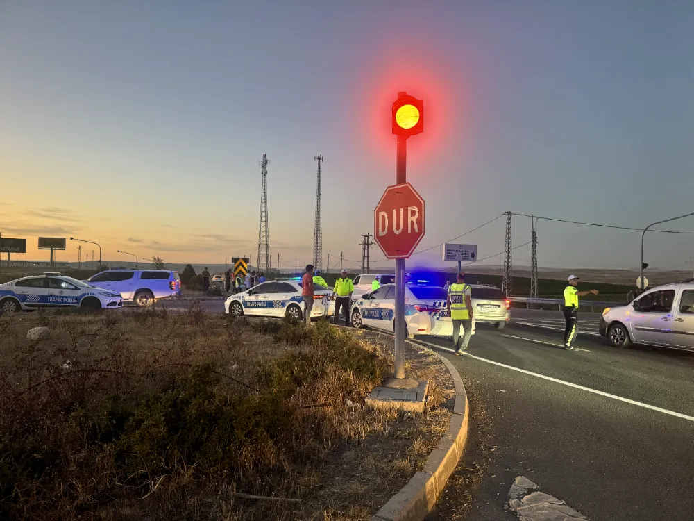 Öğretmenlerin bulunduğu araca kamyon çarptı: 2 ölü, 4 yaralı