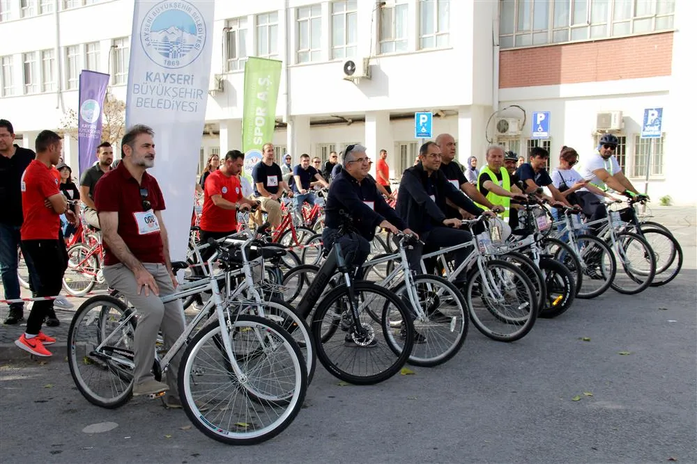 Sağlık çalışanları 7 kilometre pedal çevirdi