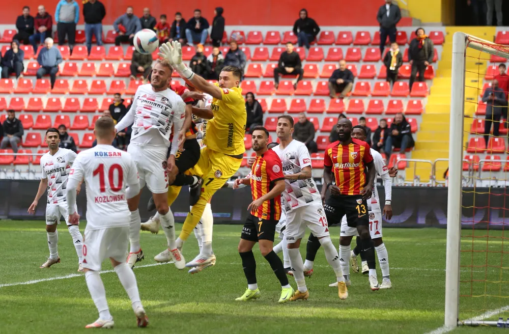 Kayserispor ilk yarıda yok: 1-2 