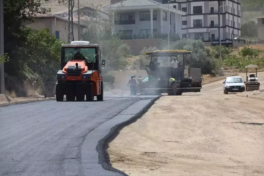 Yahyalı’da yollar asfaltlanıyor