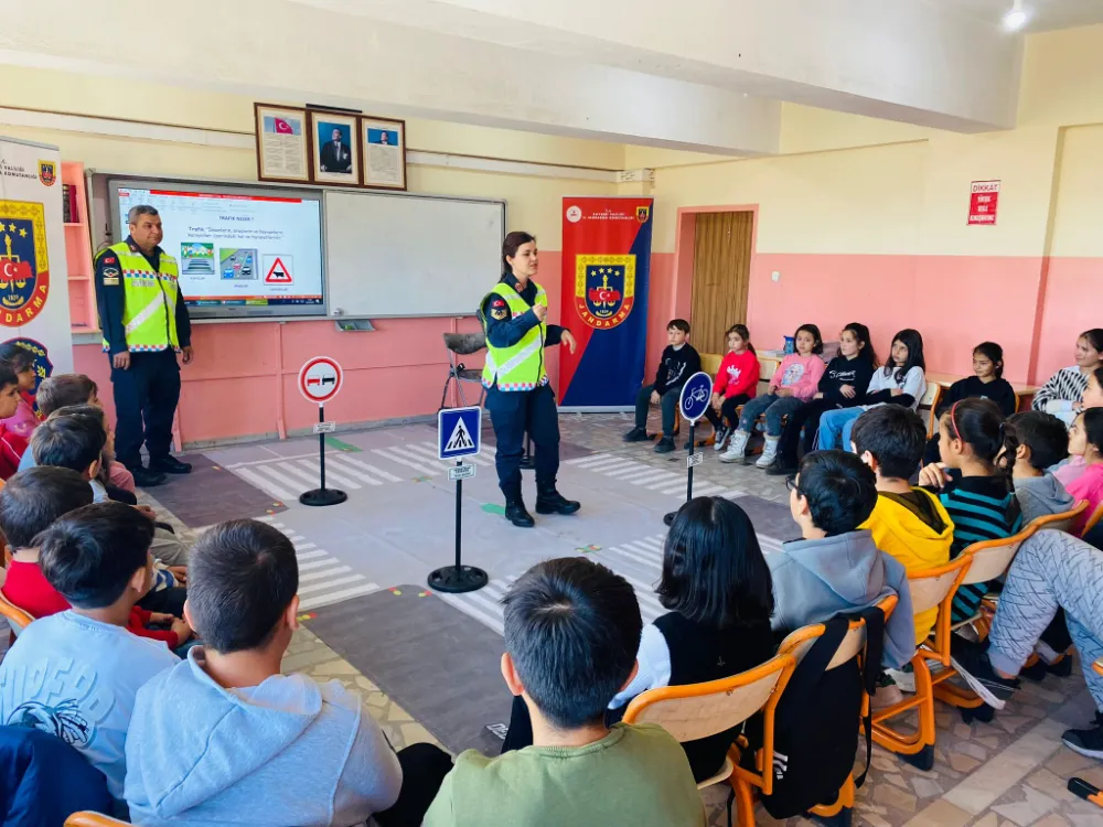 Kayseri jandarması öğrencilere trafik eğitimi verdi