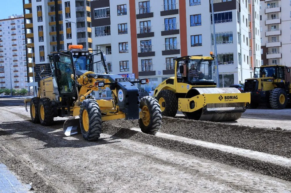 Talas Belediyesinin yol bakım çalışmaları sürüyor