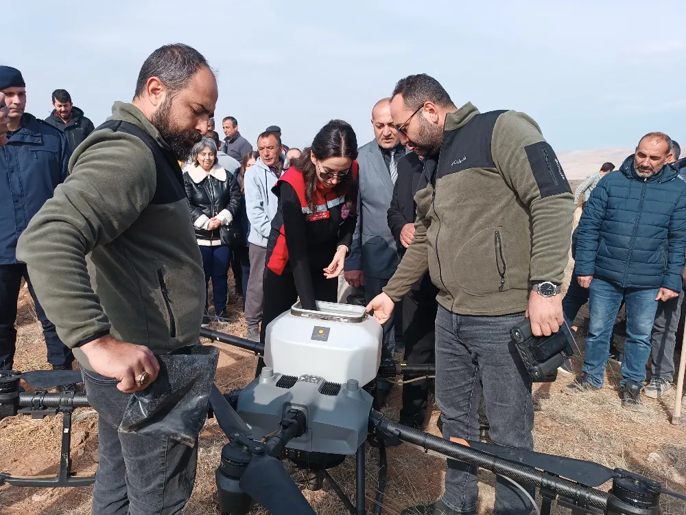 Tohumlar zirai dronla toprakla buluşturuldu