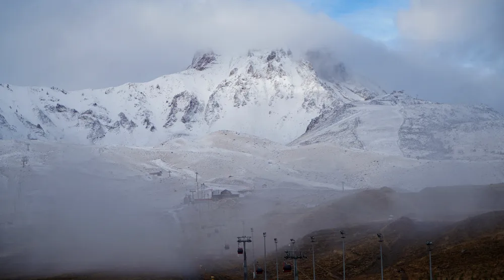 Erciyes beyaza büründü