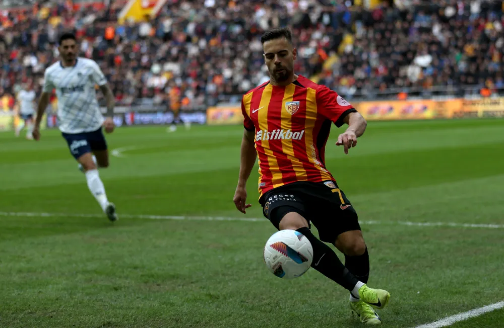 Kayserispor: 1 - Fenerbahçe: 3 (İlk Yarı)