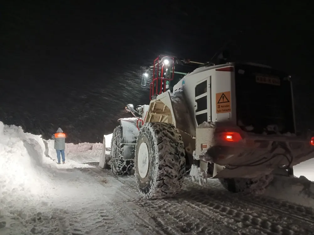 Kardan kapanan 230 mahalle yolu ulaşıma açıldı