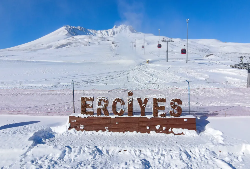 Erciyes beyaza büründü