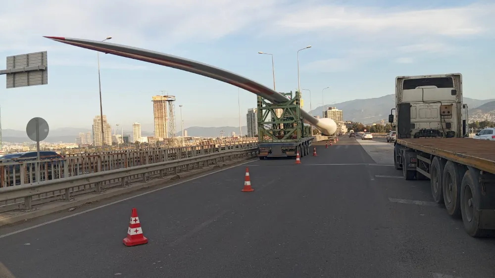 Kayseri raylı sistemine enerji sağlayacak RES kanatları sevkiyatta