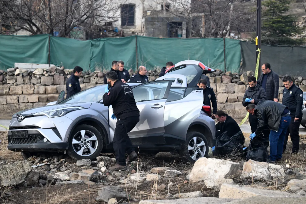 Polisten kaçan şüpheliler kovalamacayla yakalandı!