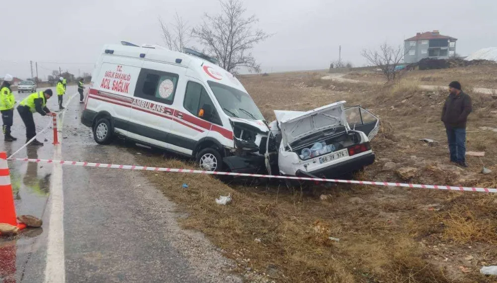 Ambulans ile otomobilin çarpışması sonucu 1 kişi hayatını kaybetti