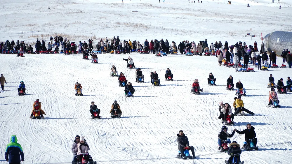  Erciyes, yerli ve yabancı ziyaretçileri ağırlamaya devam ediyor