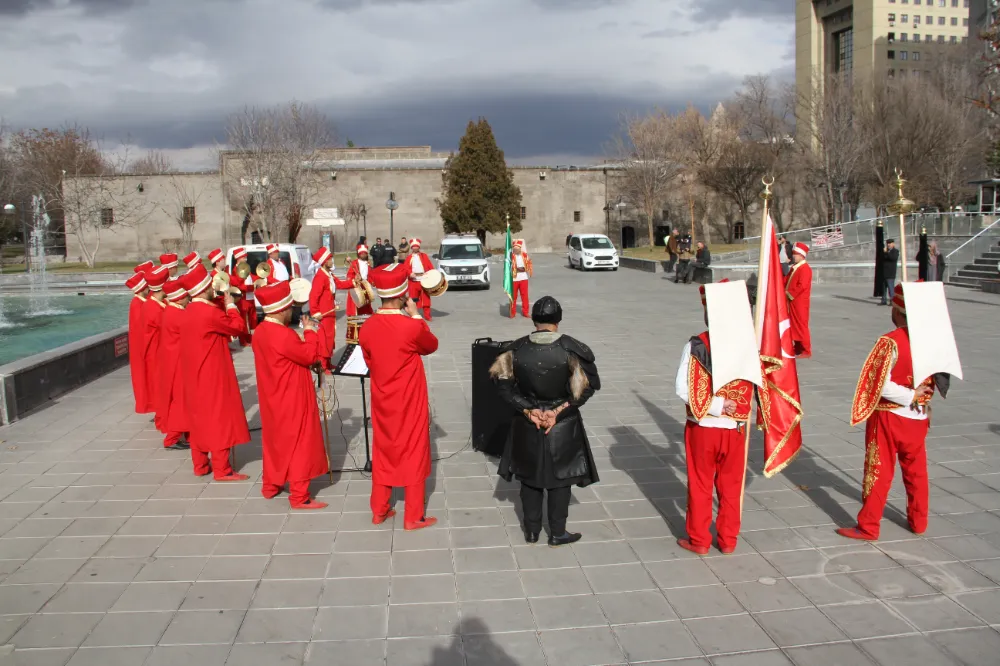 Yükümlüler parkta konser verdi 