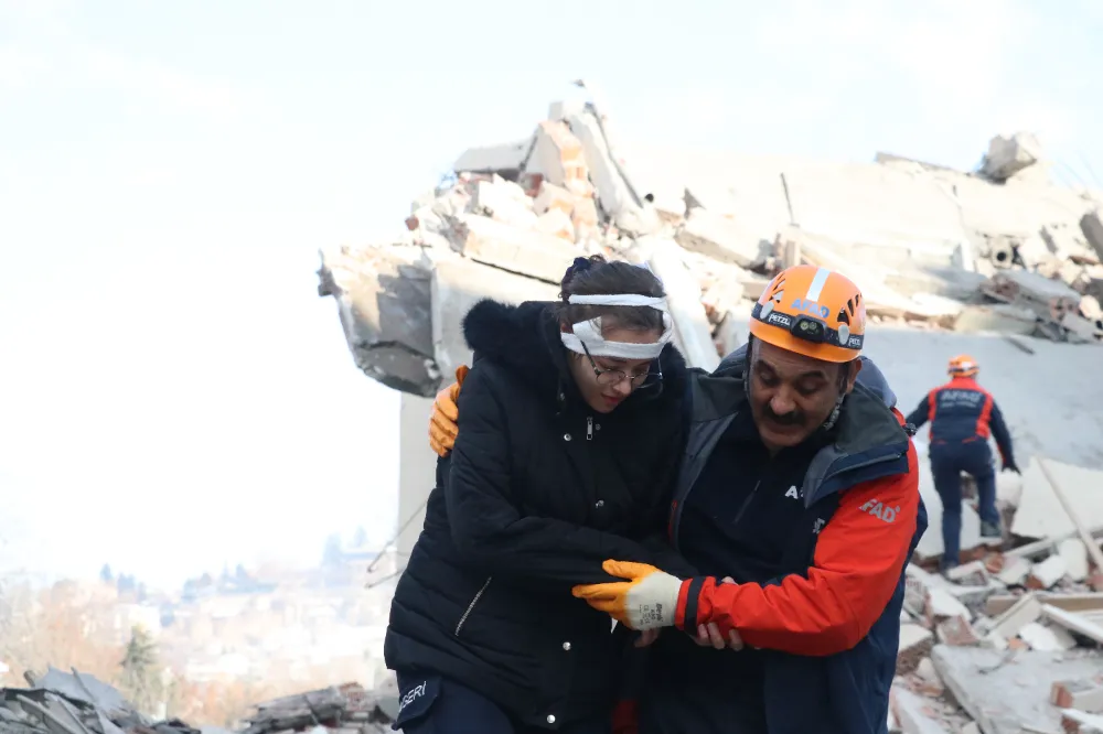 Talas’ta gerçeğini aratmayan deprem tatbikatı!