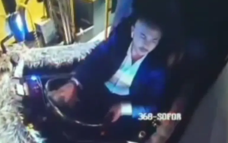 Şoför, fenalaşan yolcuyu hastaneye yetiştirdi