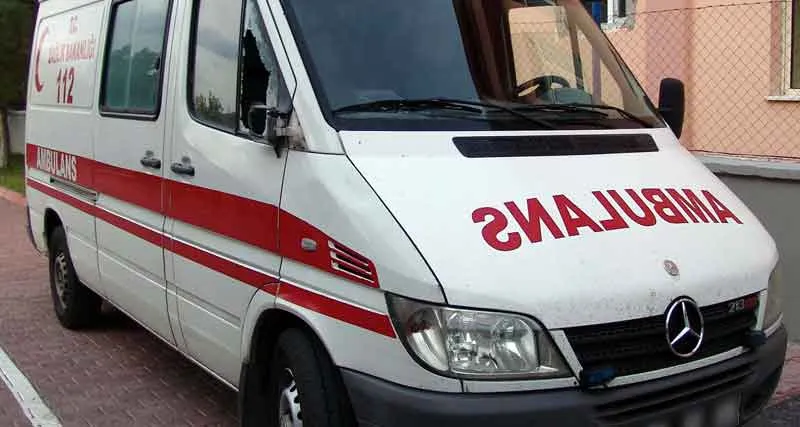 Kaza ihbarına giden ambulans kaza yaptı: 3 yaralı