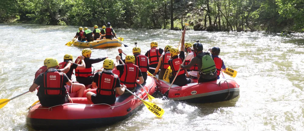 Çiçek ve kabakcı rafting ve kano parkurunda