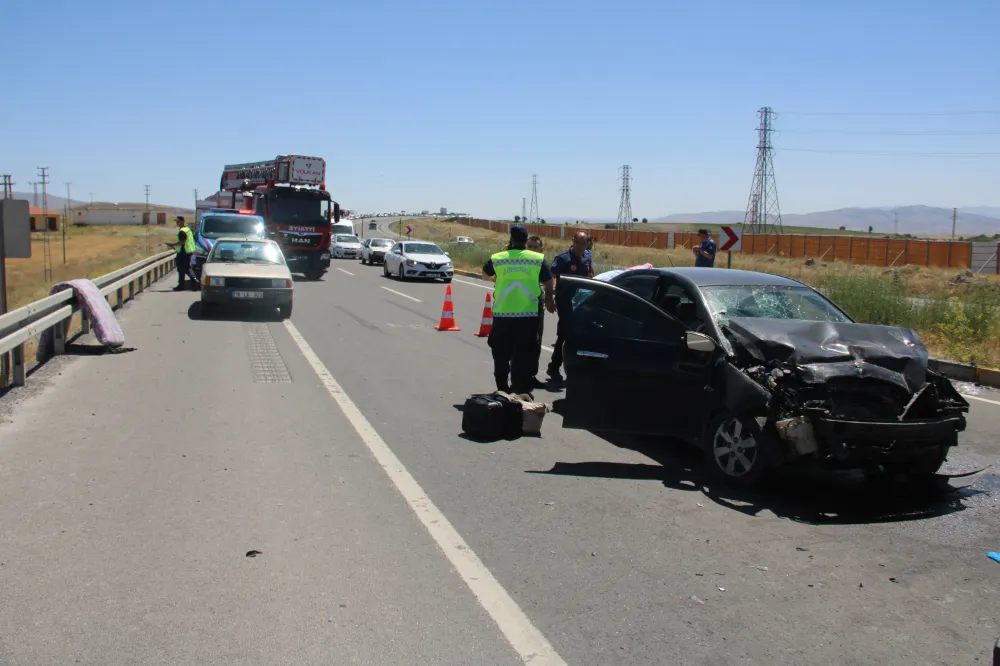 Kayseri-Malatya yolunda feci kaza: 4 yaralı