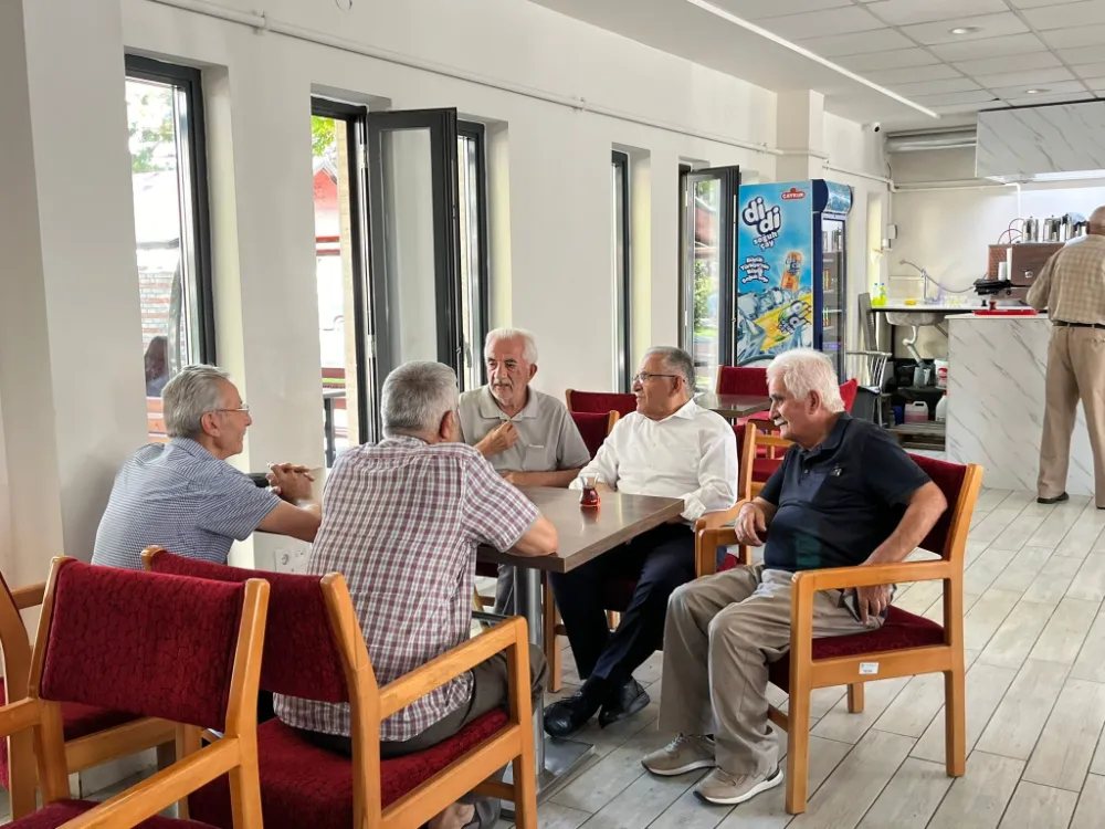 Başkan Büyükkılıç, Emekliler Kafeteryası’nda vatandaşlarla buluştu